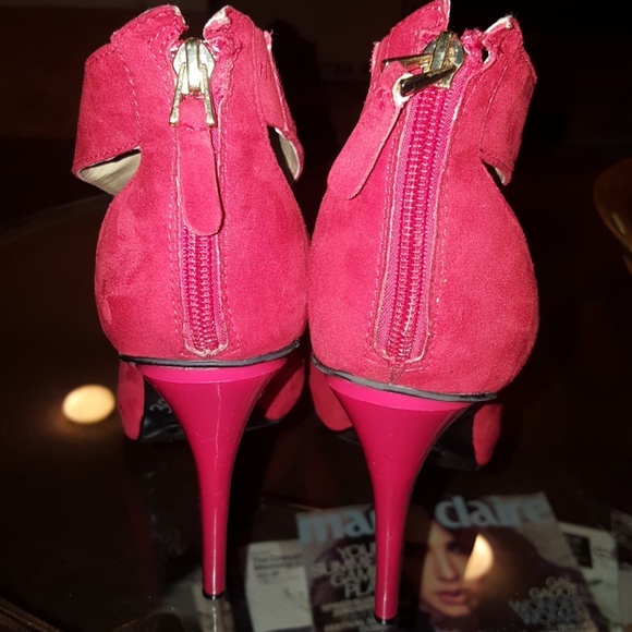 Guess Ramba Criss Cross Red Pumps - Picture 3 of 4